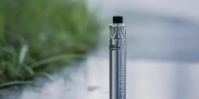 花壇に置いてあるVAPE